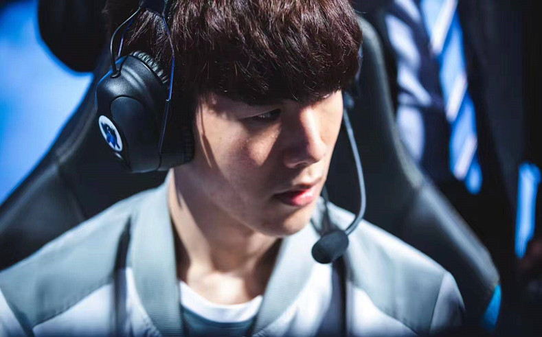 并制作关于 并制作关于